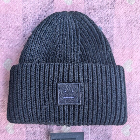 Women's Black Beanie Hat - Picture 4 of 6